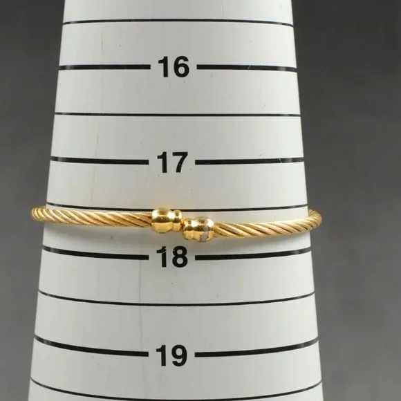 Gorgeous Gucci Pearl and Gold Watch